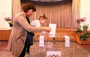 Ảnh: Người Nga nô nức đi bỏ phiếu bầu tổng thống ở Hà Nội