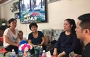Mẹ nghệ sĩ Anh Vũ bật khóc khi nhận tiền quyên góp đưa thi thể con về Việt Nam 