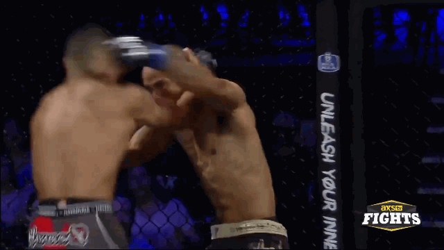 Video: Võ sĩ MMA tung đòn lên gối, hạ knock out đối thủ 