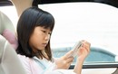 Trẻ “nghiện” điện thoại có nguy cơ 20 tuổi thoái hoá khớp ngón tay