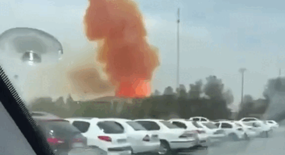 Nổ lớn tại cảng Iran tạo cột khói hình nấm, 1000 người bị thương