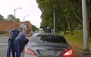 Video tài xế Mỹ nhấn ga ô tô, cố tình kéo lê cảnh sát 