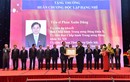 TSKH Phan Xuân Dũng đón nhận Huân chương độc lập hạng Nhì 