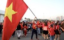 CĐV nhuộm đỏ khu vực ngoài sân Mỹ Đình trước trận chung kết “trong mơ”