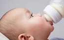 Những cấm kị khi pha sữa cho bé