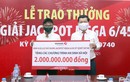 Nam thanh niên Cần Thơ đeo khẩu trang phòng dịch nhận giải Jackpot 70 tỷ đồng