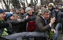 Người biểu tình Ukraine trả thù cảnh sát, thẩm phán tàn khốc 