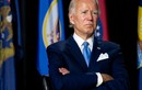 Vì sao ông Joe Biden luôn dùng khăn bỏ túi sáng màu?