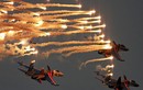 Ảnh QS cuối tuần: Su-27 "chế" pháo hoa tuyệt đẹp