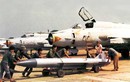 Khám kho vũ khí trên máy bay Su-22 Việt Nam