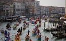 Video: Khách du lịch đang 'nhấn chìm' Venice?