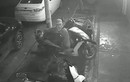Video: Tên trộm nhấc bổng cả xe máy bê đi, khiến người xem tròn mắt
