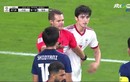 Video: Tiền đạo Iran suýt no đòn vì tát cầu thủ Nhật Bản