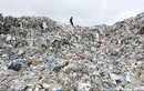 Video: Thị trấn "bẩn" nhất thế giới, rác "cao" hơn tháp Eiffel