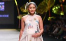 Phan Như Thảo bế bụng bầu 4 tháng lên sàn catwalk