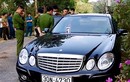 Khởi tố vụ gia đình chết lạ thường trong xe Mercedes