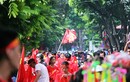 U23 Việt Nam và U23 UAE: Cờ đỏ rực đường phố, CĐV khí thế hừng hực