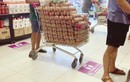 Gom hàng siêu thị bán giá cao: Xử lý thế nào?