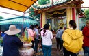 Tượng Phật bốn mặt ở TP.HCM hút ngàn người tới chiêm bái, cầu may