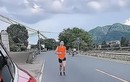 Chồng chạy 30km sang nhà mẹ vợ để “mách tội“