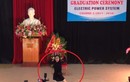 Lố bịch nữ sinh Điện Lực nhảy khêu gợi trong lễ trang nghiêm