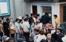 Hàng chục nghìn người cực nhọc chen lấn lên cáp treo chùa Hương
