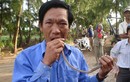 Kỳ quái những người Việt thích xơi côn trùng sống, uống dầu hỏa