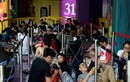 Dân Việt nháo nhào thuê người cắm chốt mua iPhone 6S 