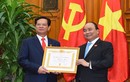 Nguyên Thủ tướng Nguyễn Tấn Dũng nhận huy hiệu 50 năm tuổi Đảng