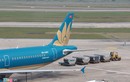 Máy bay Vietnam Airlines lỗi cầu phao thoát hiểm, 40 khách bị từ chối bay