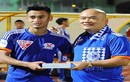 Trào lưu CĐV xuống sân thưởng nóng cho cầu thủ V.League 