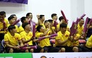 Tuyển Futsal Việt Nam "quẩy" tưng bừng trên khán đài