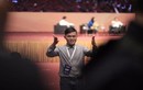 "Fan cuồng" quỳ lạy tỷ phú Jack Ma: Hành động quá lố? 
