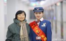 Nữ nhân viên tàu điện Trung Quốc gây sốt vì quá xinh
