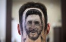 CĐV siêu dị khắc chân dung thần tượng tới dự khai mạc World Cup 2018