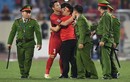 Hành động đẹp của đội trưởng đội tuyển Việt Nam sau trận tái đấu Philippines