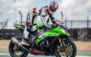 Xem "hot girl" làm gỏi quái vật tốc độ Kawasaki Ninja ZX-10R 