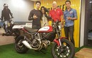 Johnny Trí Nguyễn và Nhung Kate "cưới vợ 2" Ducati Scrambler
