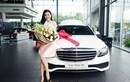 Chân dài Cao Thái Hà tậu xế sang Mercedes E200 tiền tỷ