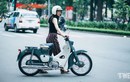 Người đẹp Việt đọ dáng Honda Super Cub C100 đời đầu