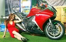 DJ Phương Linh "show hàng" bên môtô Ducati 959 và Honda VFR 