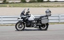 “Soi” BMW R1200GSA lăn bánh, ôm cua không cần người lái