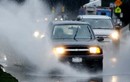 Nhòe gương khi lái xe ôtô trời mưa xử lý như thế nào?