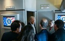 Ông Trump sa thải hàng loạt quan chức trong đêm gây bất ngờ