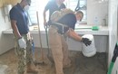 Cận cảnh các binh sĩ Mỹ sửa chữa trạm y tế ở Đà Nẵng