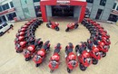 Hàng chục siêu xe Ducati Panigale 899 xếp hình mặt cười