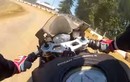 Ducati 1199 chạy bon bon trên đường đất trơn trượt