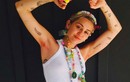 Miley Cyrus đua đòi mốt nhuộm lông nách hồng