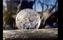 Điều gì xảy ra khi thổi bong bóng xà phòng trên tuyết?