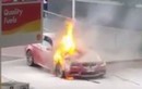 Xe BMW bốc cháy ngay tại trạm xăng